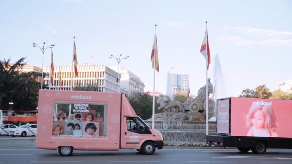 Los muñecos inclusivos de Miniland llegan a Madrid para presentar su nueva campaña